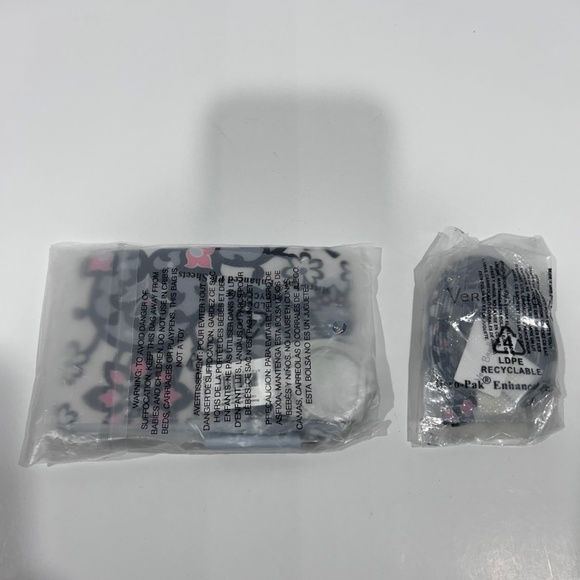 NEW -Vera Bradley Grey "Lisbon Medallion" Zip ID & Lanyard set *Retired Pattern* - Picture 3 of 6